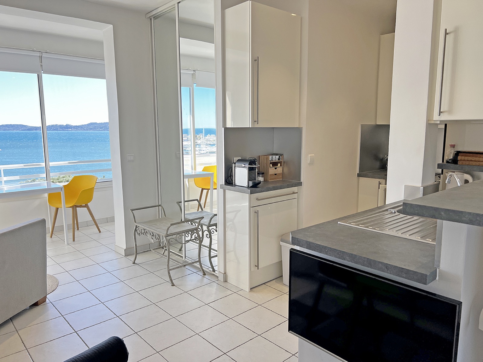 Cuisine équipée avec vue sur la mer, Sainte-Maxime